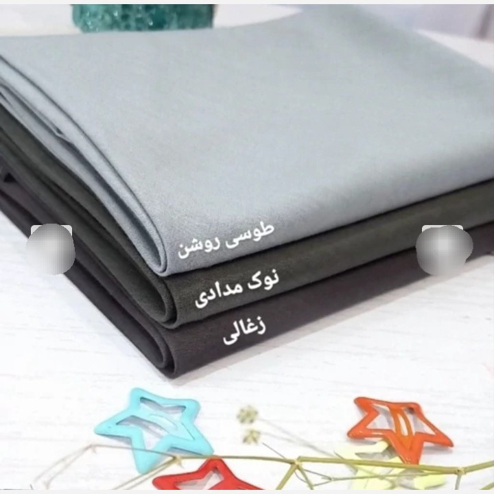 مقنعه کرپ حریر خاویاری قواره 90 و 100 (شامل هدیه)