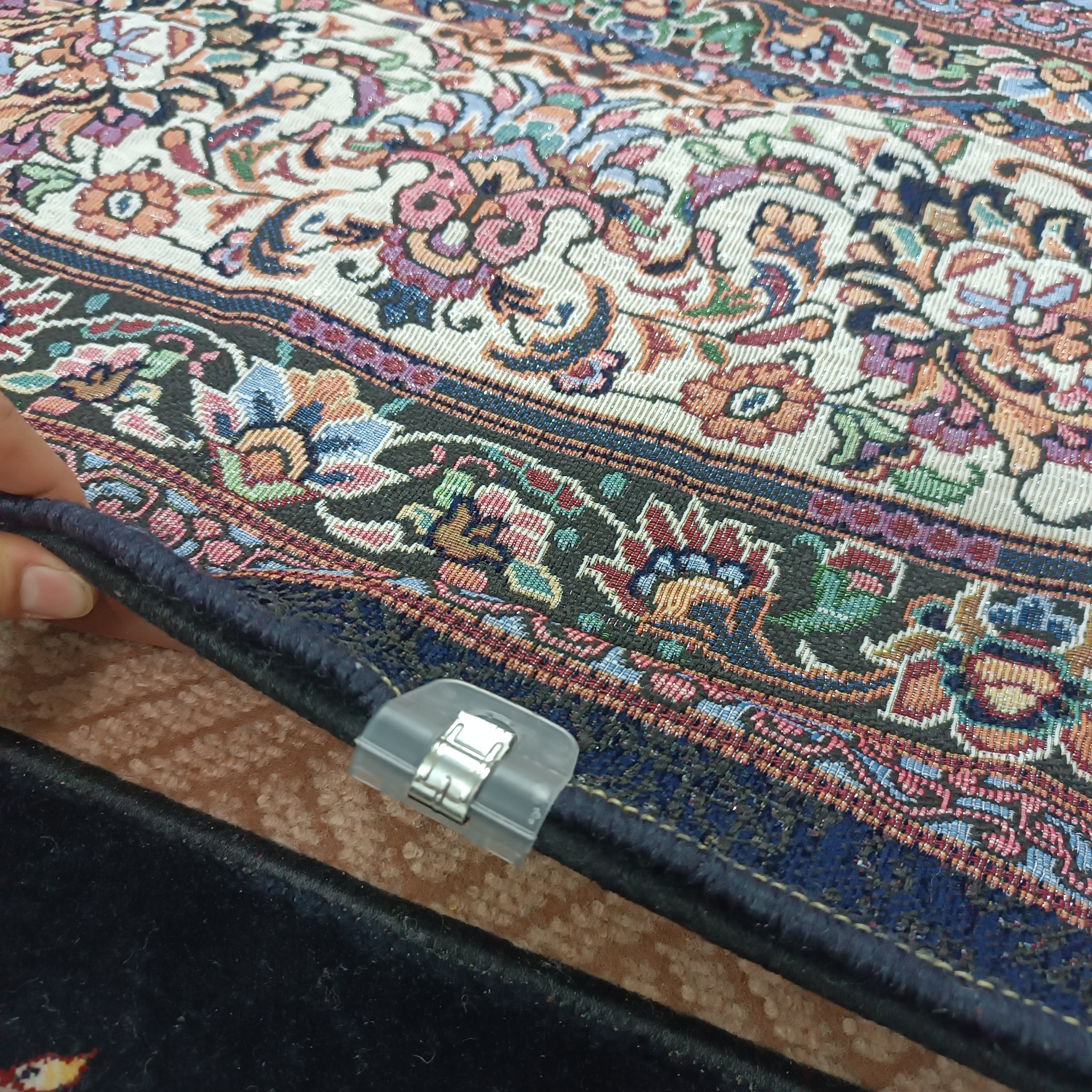 گیره نگهدارنده روفرشی به فرش