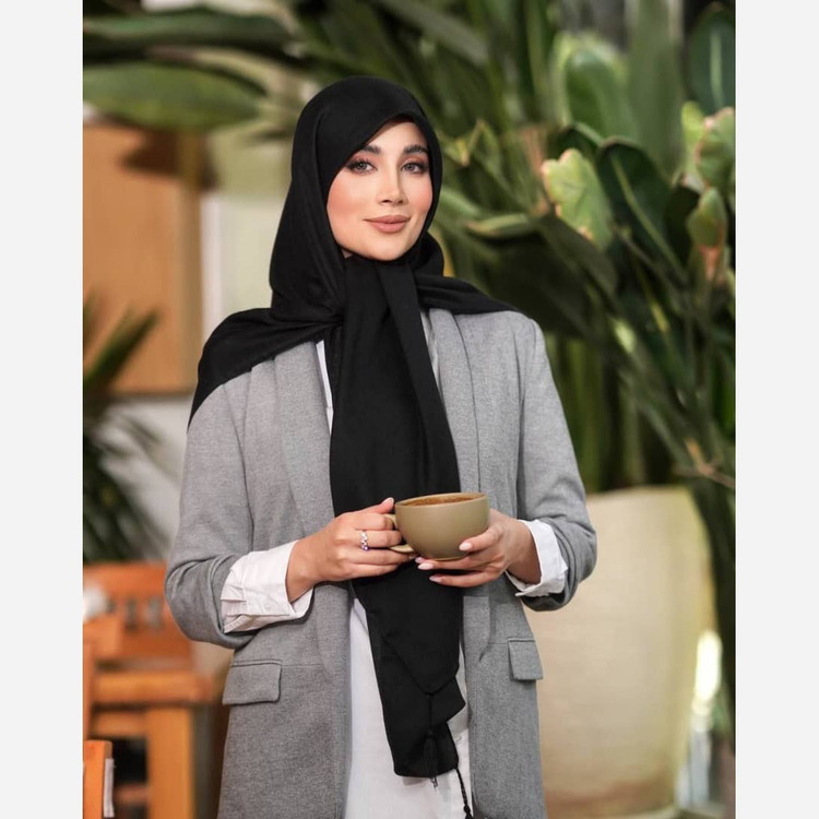 روسری نخی قواره بلند ساده دور دوخت منگوله دار (شامل هدیه)