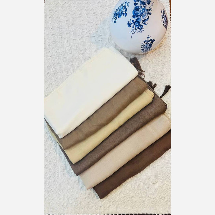 روسری نخی قواره بلند ساده دور دوخت منگوله دار (شامل هدیه)