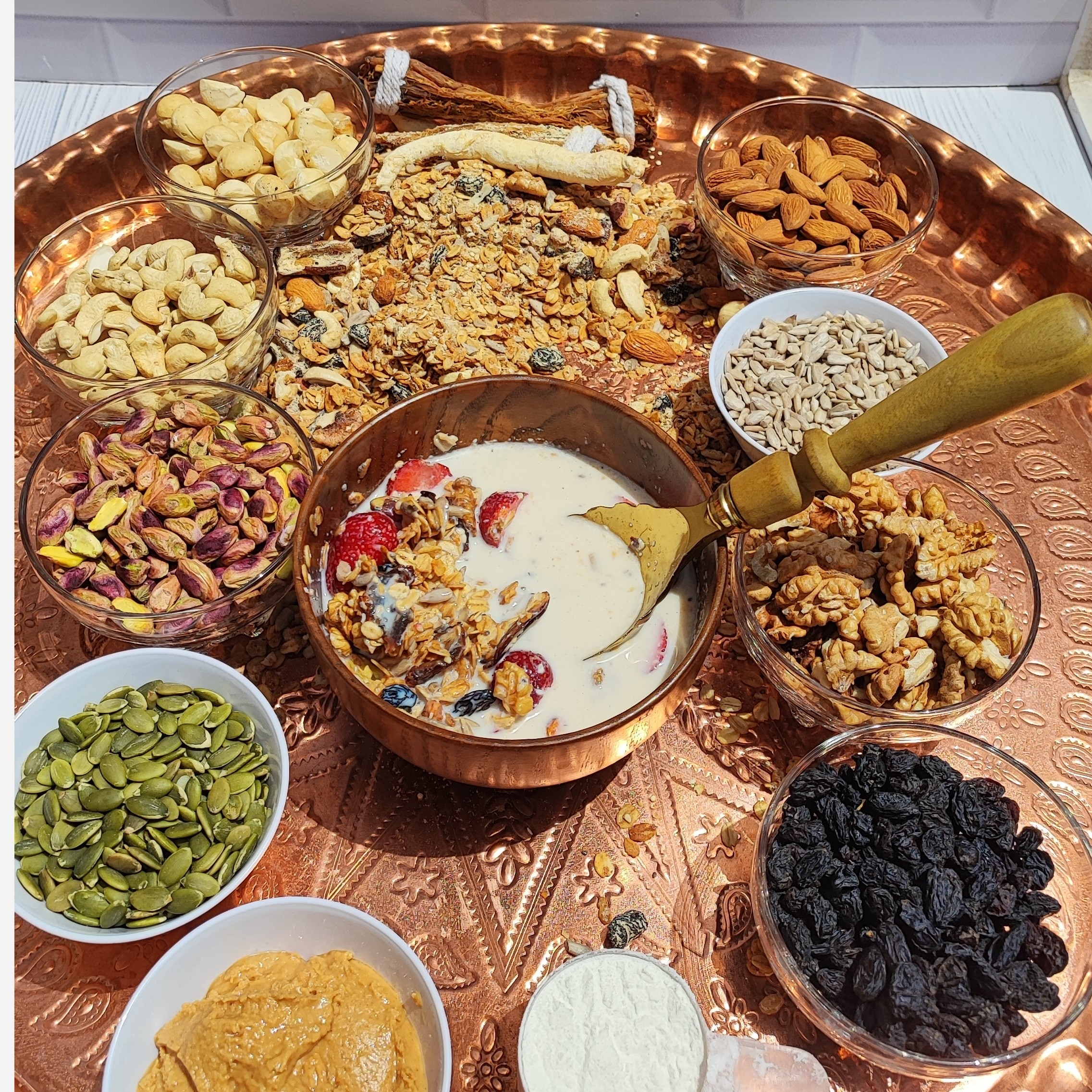 گرانولا 1 کیلویی سوپریم پرانرژی پرمغز + پروتئین وی(تولید روزانه)