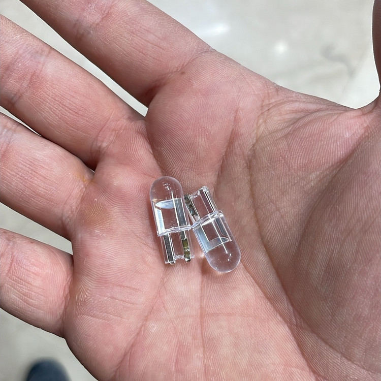 چراغ کوچک و پلاک ( سکن ) ( بسته دو عددی ) شیشه ای در تنوع رنگ مناسب تمامی خودرو ها و کیفیت فوق العاده
