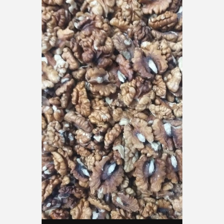 مغز گردوی فسنجونی روشن