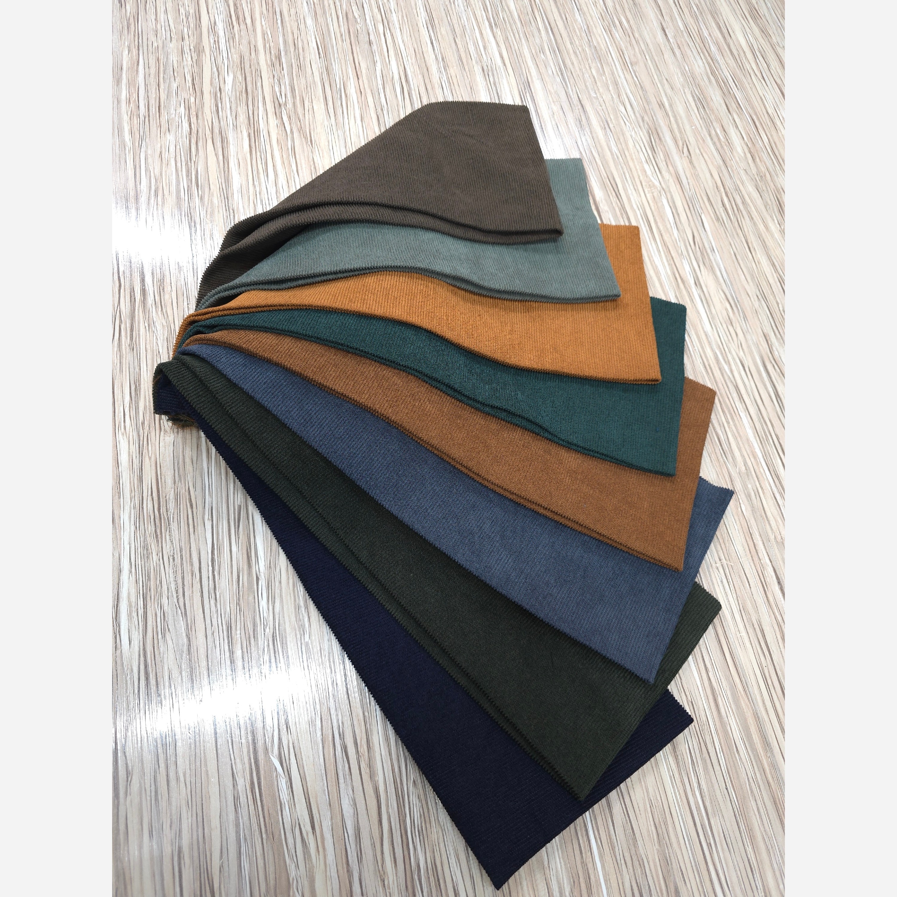 پارچه مخمل کبریتی ریز گرم بالا(متری 749هزار تومان)
