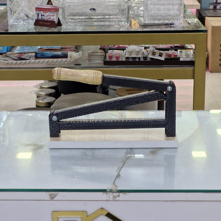 گردوشکن بادام شکن هسته شکن دسته چوبی سایز بزرگ