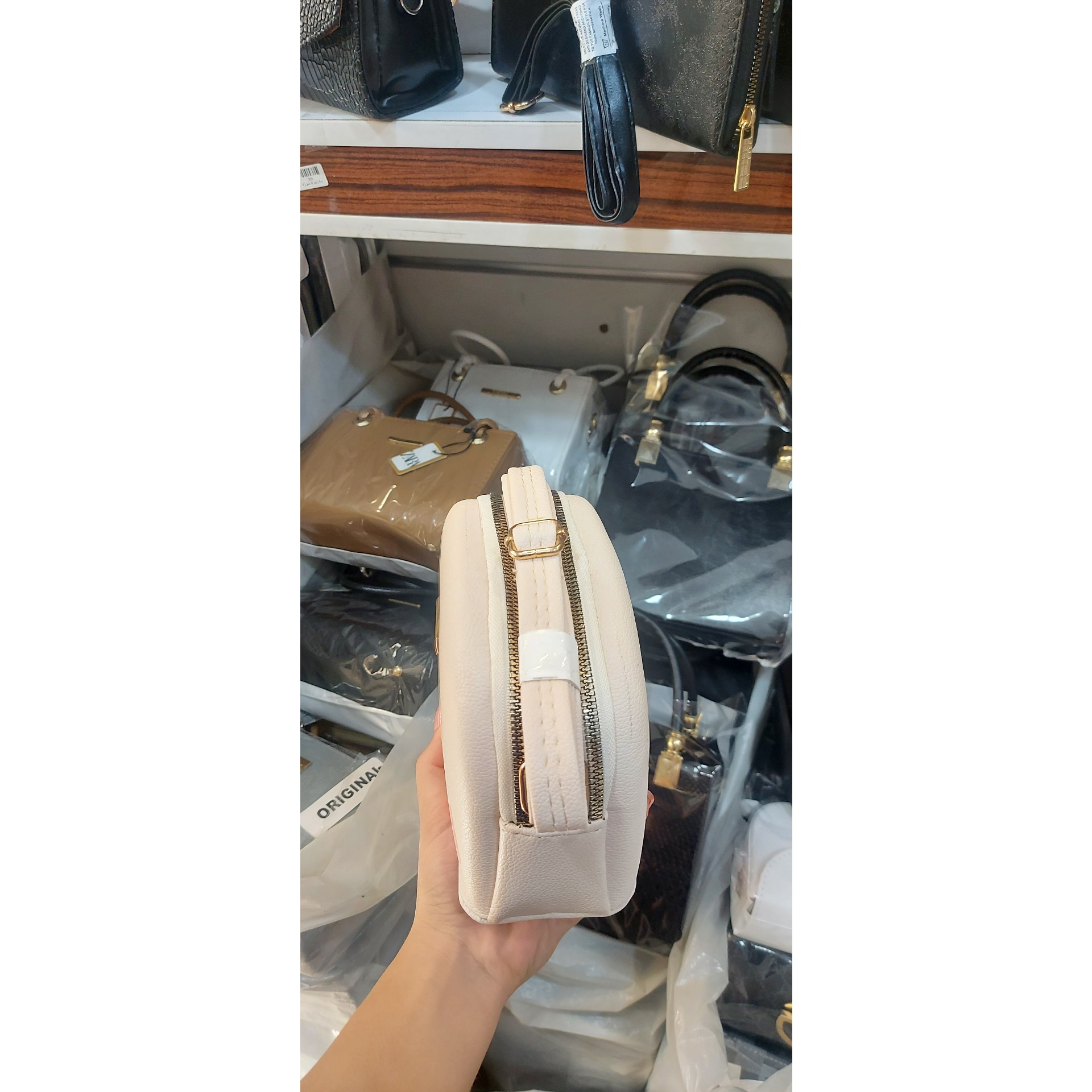 کیف زنانه و دخترانه وارداتی کیف دوشی با چرم بادوام