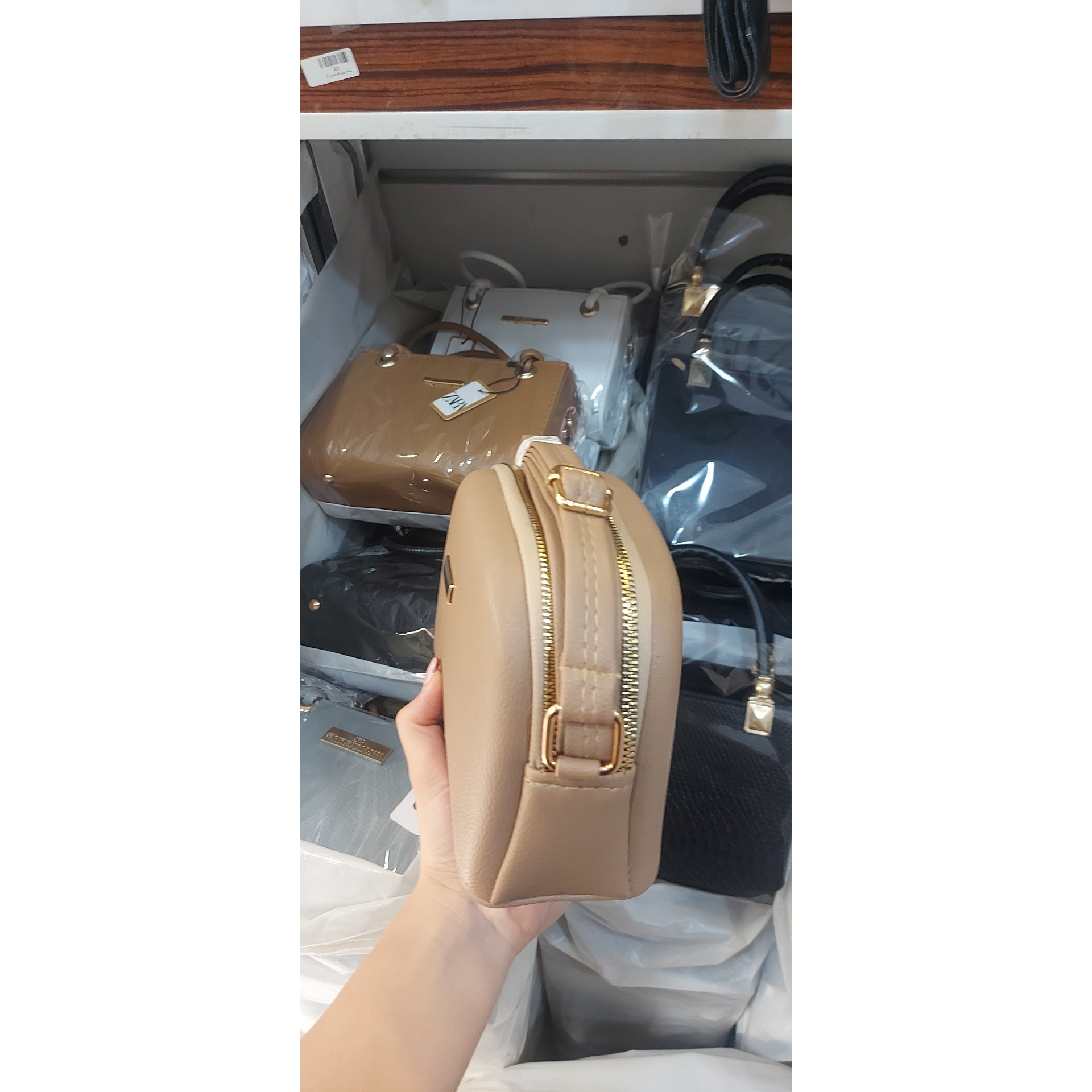 کیف زنانه و دخترانه وارداتی کیف دوشی با چرم بادوام