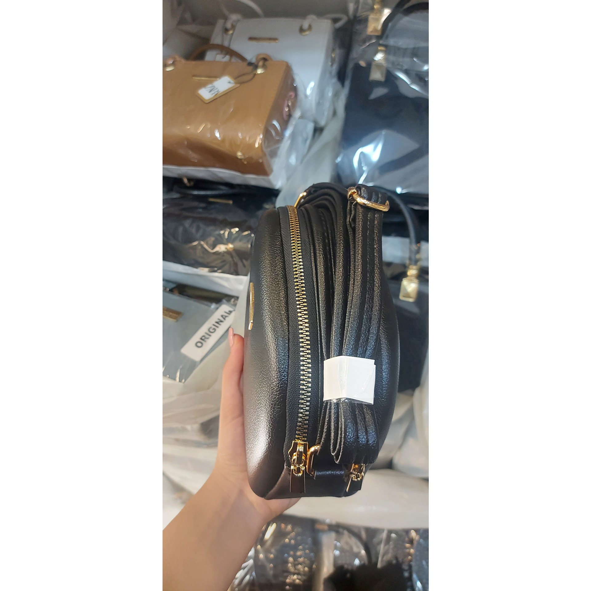 کیف زنانه و دخترانه وارداتی کیف دوشی با چرم بادوام