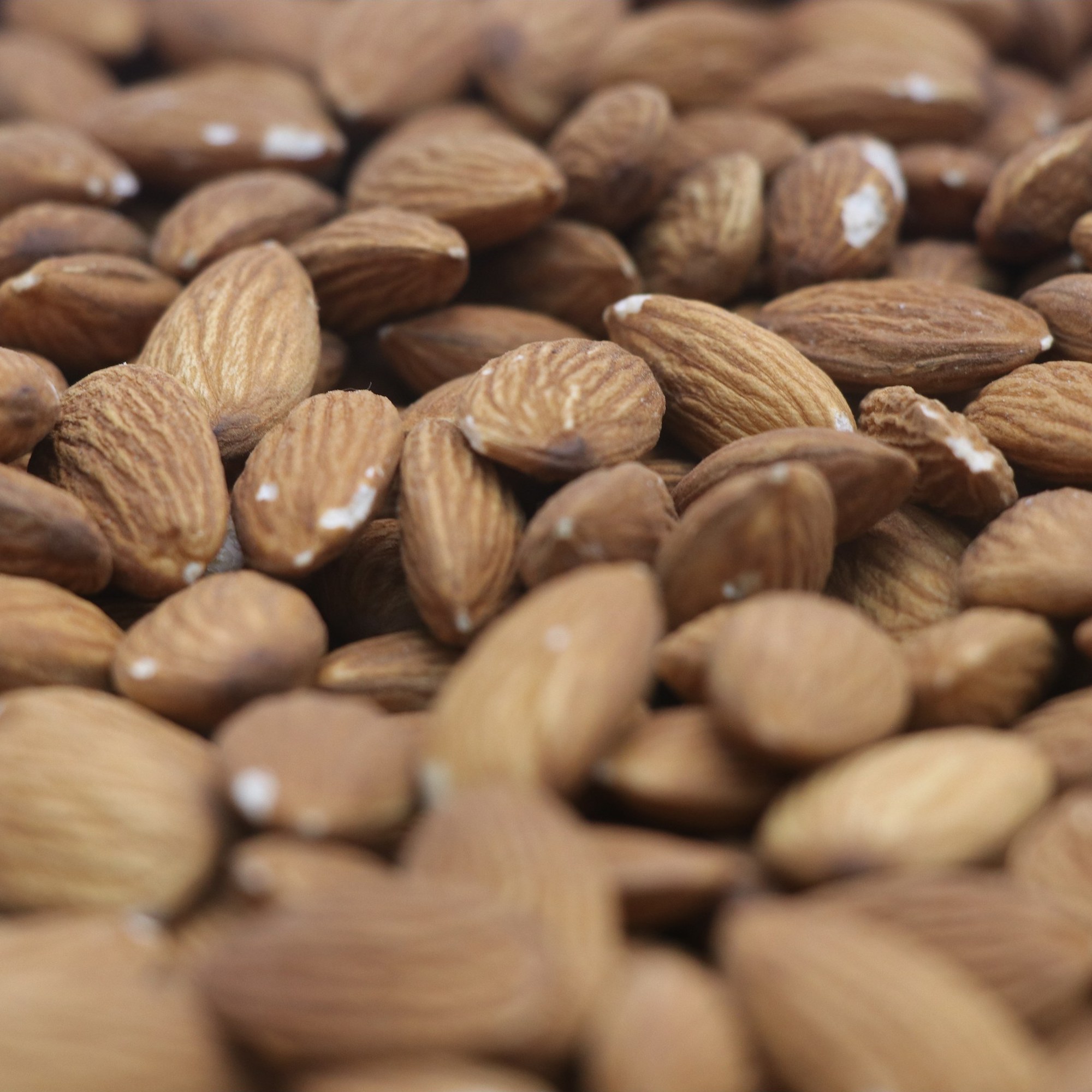 مغز بادام درختی خام 250 گرم فله