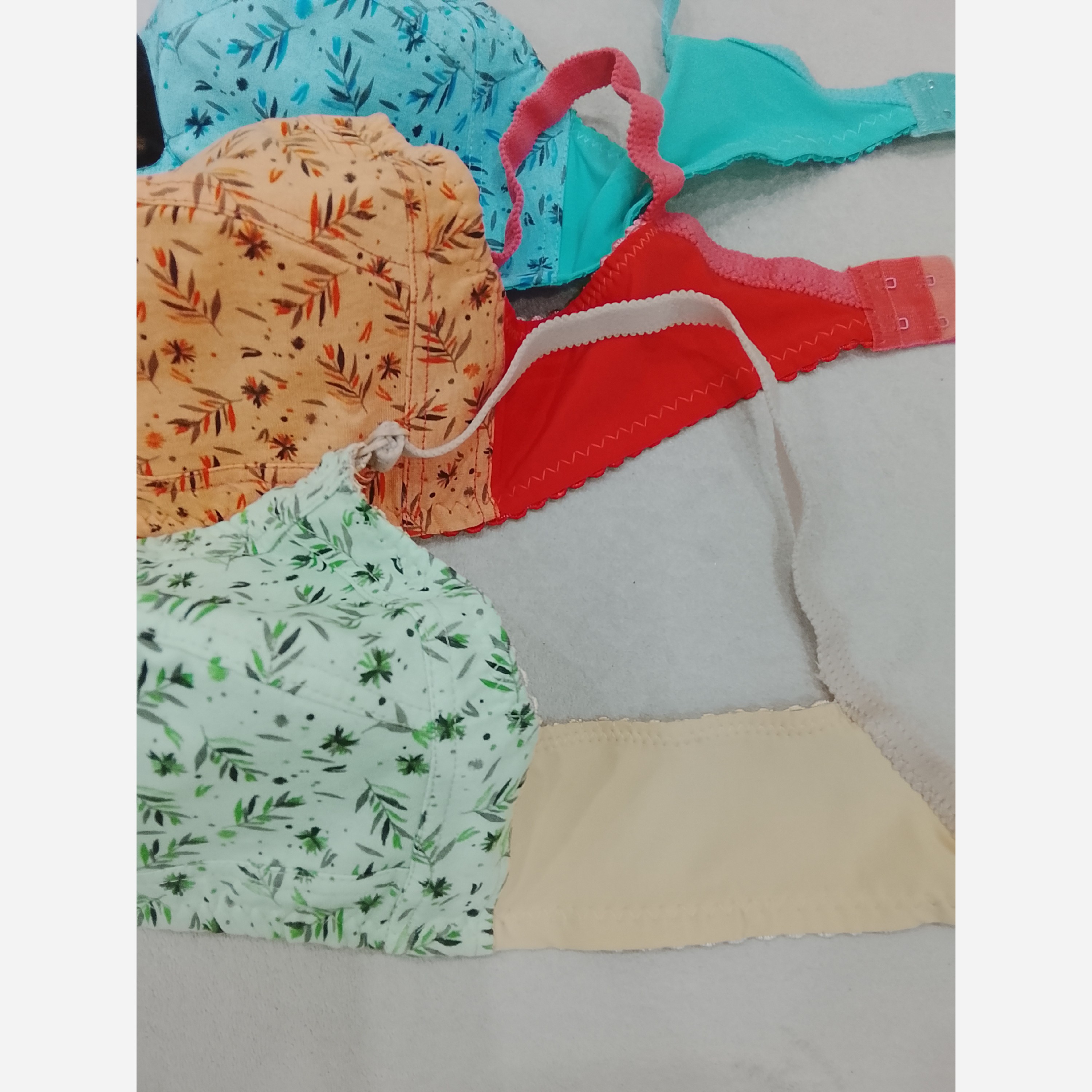 سوتین کش باریک گلدار رنگی داخل لایه بافت حراجی قیمت استثنایی سایز 70تا85 مهوان بانو