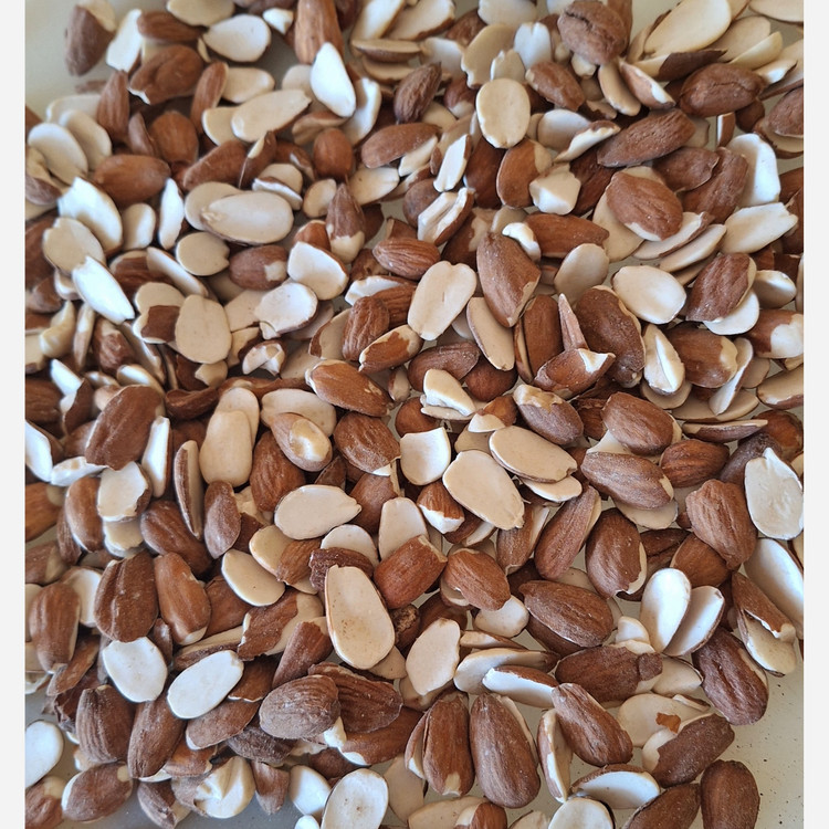 مغز بادام شکسته ایرانی تازه و بدون تلخی(450 گرم)