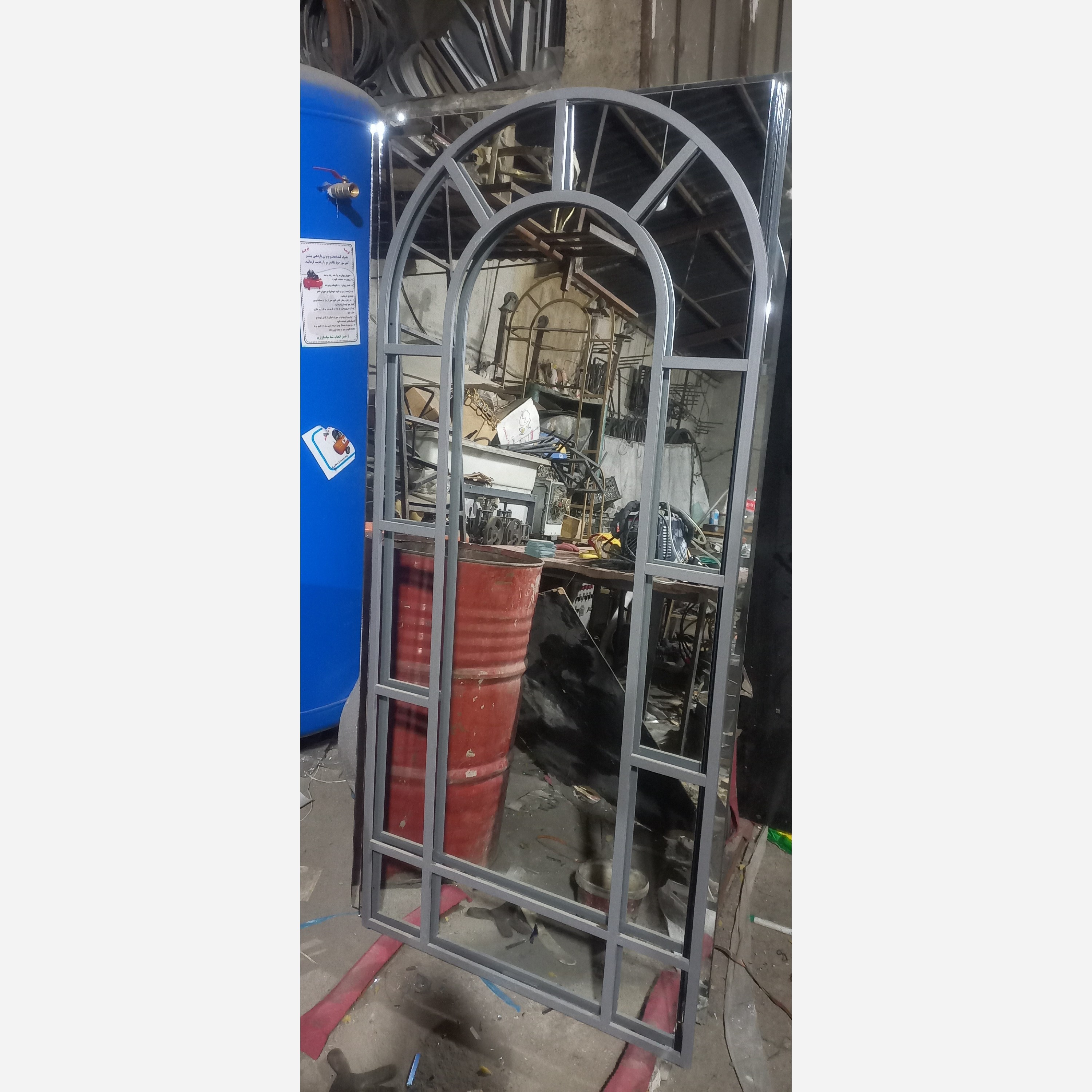 آینه قدی فلزی رنگ کوره ای (پس کرایه)