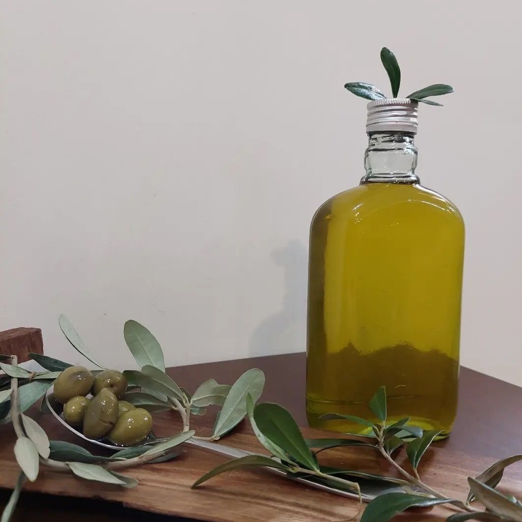 روغن زیتون خالص 3 لیتری ( بدون بو) تازه امساله از تولید به مصرف مستقیم از باغدار