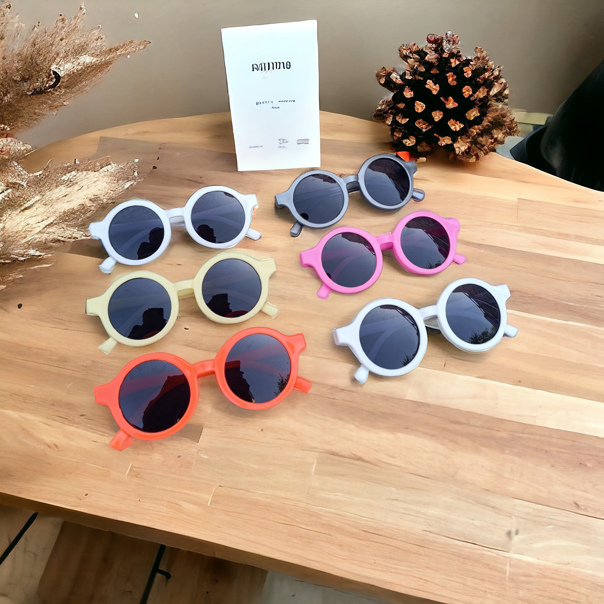 عینک آفتابی بچگانه طرح گرد مناسب برای سنین 3 تا 10 سال،دارای طراحی مخصوص صورت بچه ها،بسیار شکیل،کیفیت فوق العاده عالی