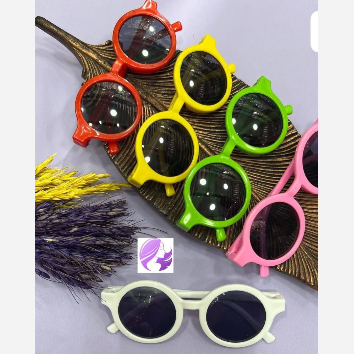 عینک آفتابی بچگانه طرح گرد مناسب برای سنین 3 تا 10 سال،دارای طراحی مخصوص صورت بچه ها،بسیار شکیل،کیفیت فوق العاده عالی