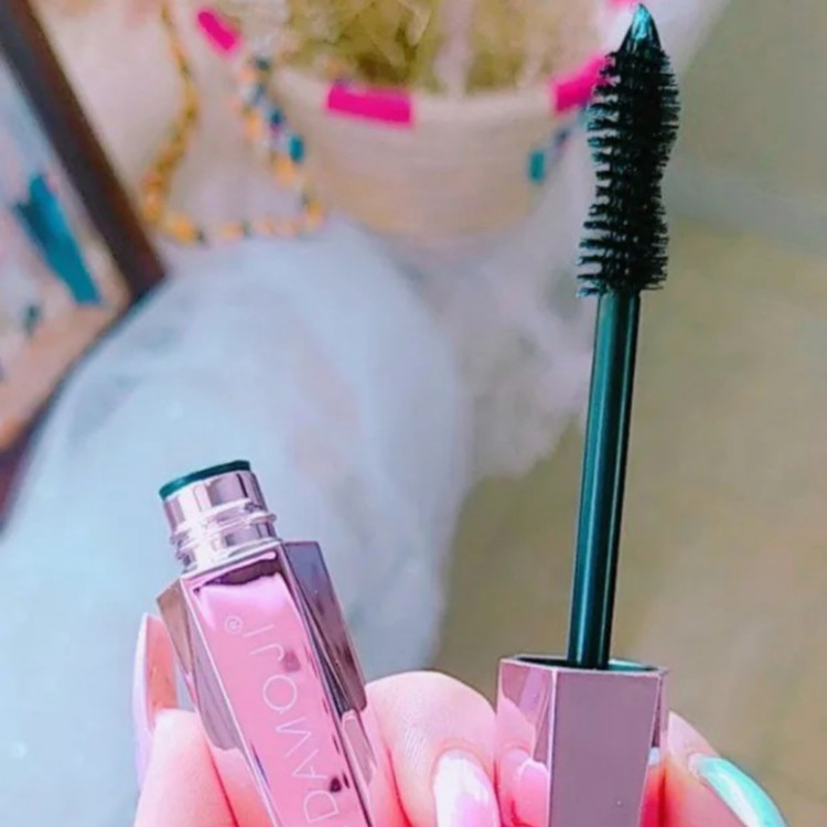 ریمل هدی موجی مدل الماسی پرپشت کننده و حجم دهنده مژه ماندگاری بالا کاملا مشکی و ضد آب ( محصولات پوستی سانیا )