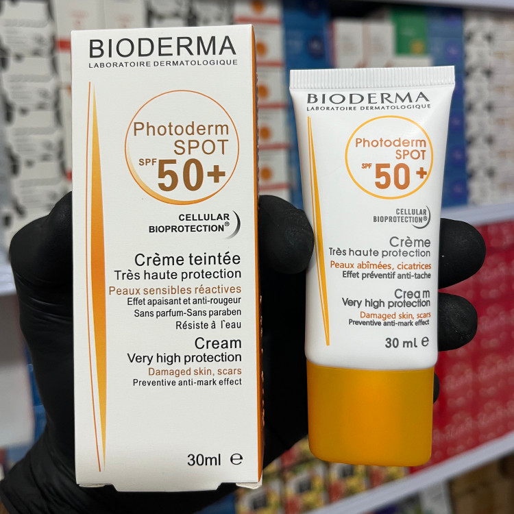 کرم ضدآفتاب بی رنگ بیودرما spf 50( کرم ضد آفتاب مخصوص پوست خشک و معمولی)