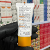 کرم ضدآفتاب بی رنگ بیودرما spf 50( کرم ضد آفتاب مخصوص پوست خشک و معمولی)