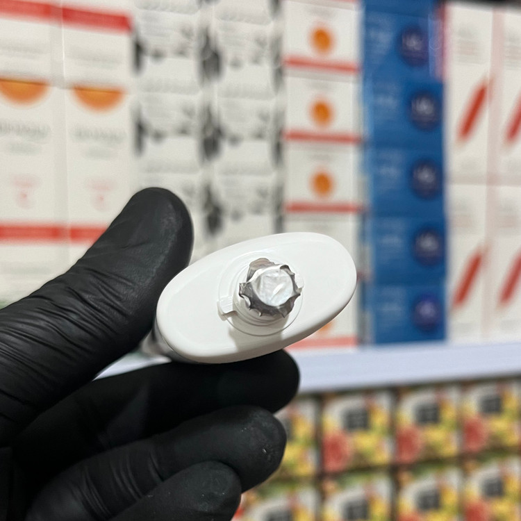 کرم ضدآفتاب بی رنگ بیودرما spf 50( کرم ضد آفتاب مخصوص پوست خشک و معمولی)