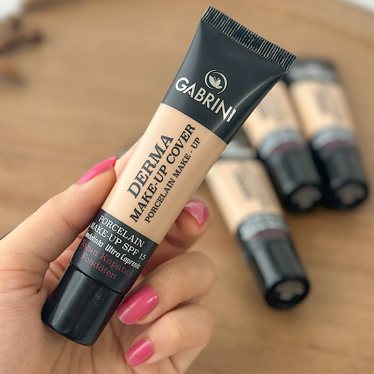 کرم پودر گابرینی دارای پوشانندگی بالا با SPF 15