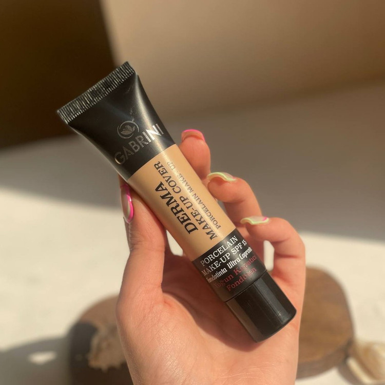 کرم پودر گابرینی دارای پوشانندگی بالا با SPF 15