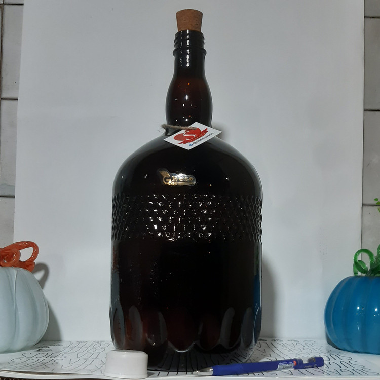 بطری و قرابه پنج لیتری هانی شیشه قهوه ای محصول دست ساز پرس فوتی با دو درب ی و چوب پنبه وارداتی با بلورصادراتی (پس کرایه)
