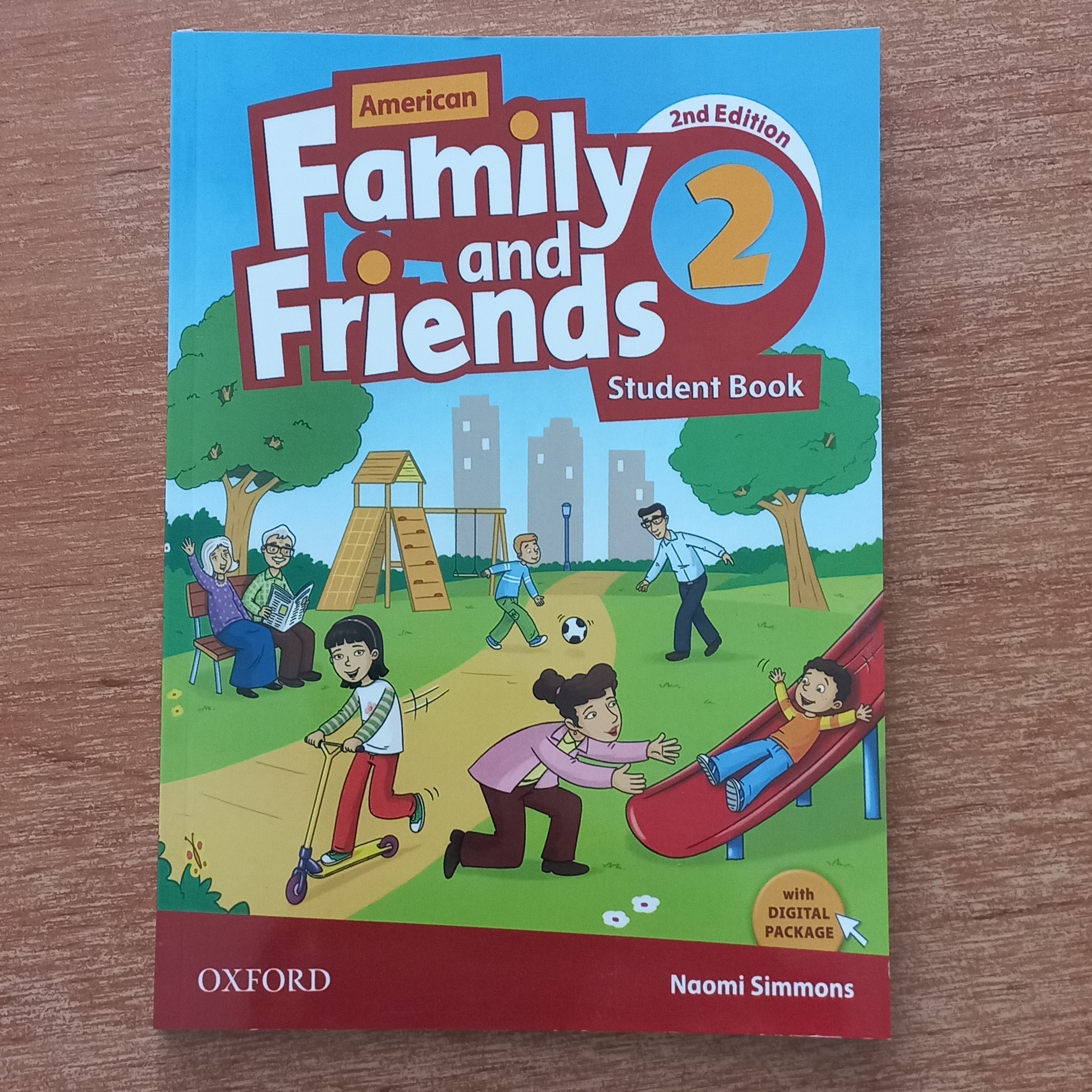 کتاب زبان فمیلی اند فرندز American Family and Friends 2 بدون کتاب کار و سایز وزیری