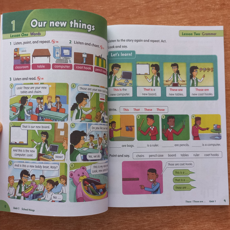 کتاب زبان فمیلی اند فرندز American Family and Friends 2 بدون کتاب کار و سایز وزیری
