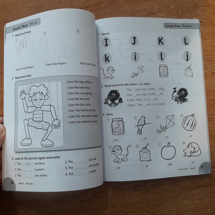 کتاب زبان فمیلی اند فرندز American Family and Friends 1 سایز وزیری همراه با کتاب کار +Qr کد