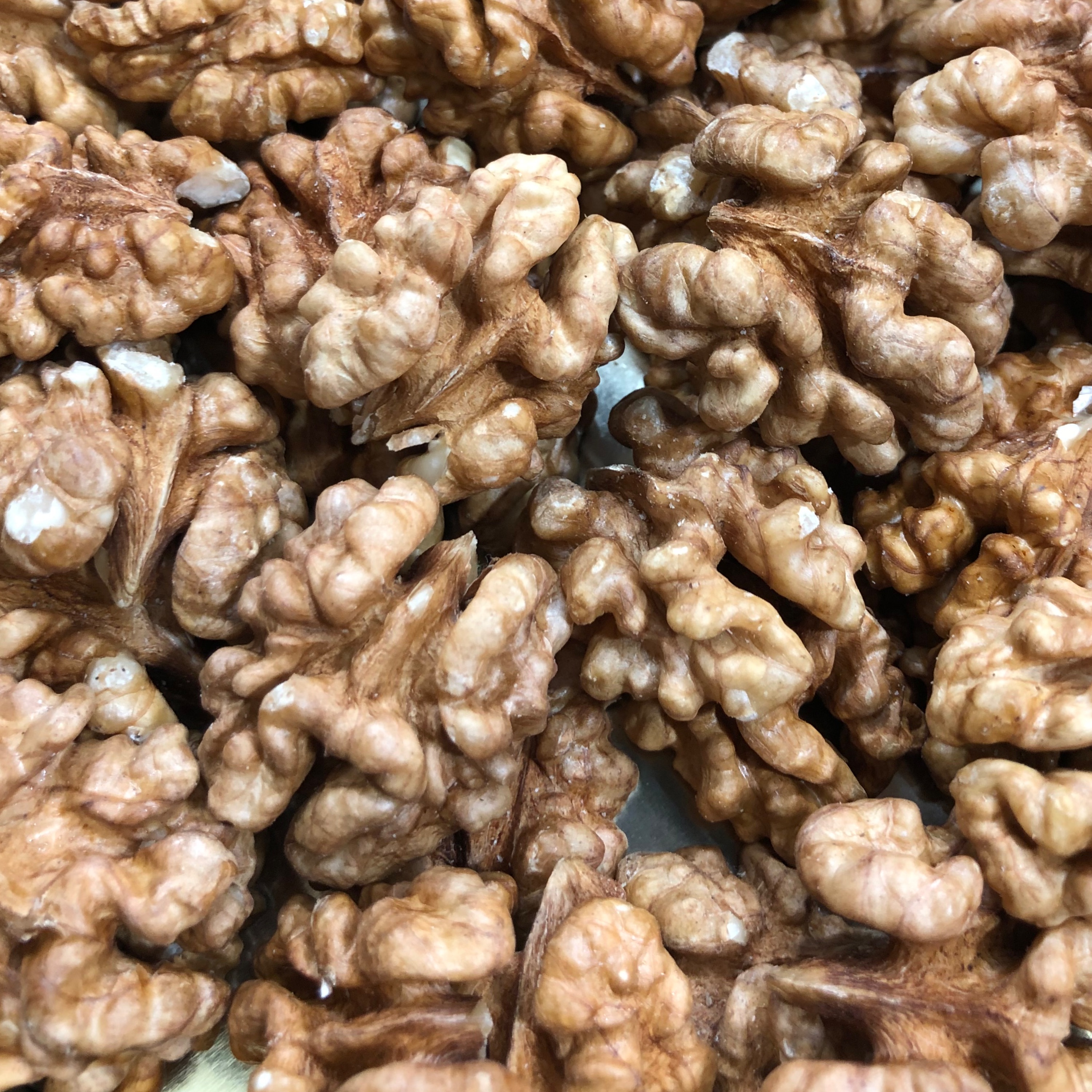 مغز گردو درشت آذربایجان 1000 گرم( کرم رنگ قهوه ای )