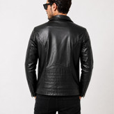 کاپشن مردانه چرم زیپ کج مشکی - در سایزها L- XL- XXL مناسب استفاده در پاییز و زمستان