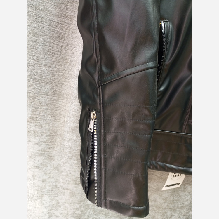 کاپشن مردانه چرم زیپ کج مشکی - در سایزها L- XL- XXL مناسب استفاده در پاییز و زمستان