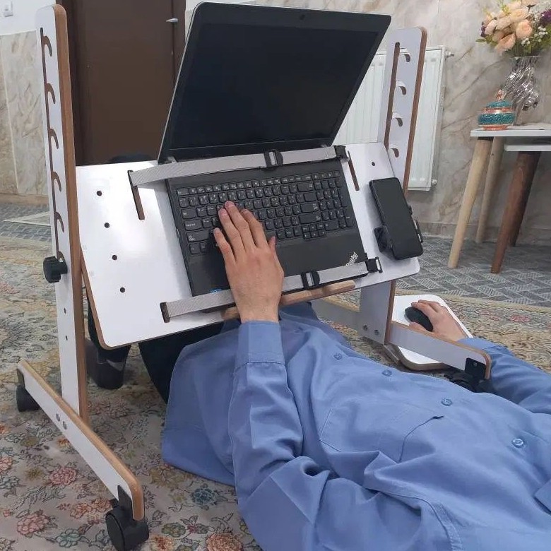 میز لپ تاپ و مطالعه طبی درازکش (پایه چرخ دار - نمونه لپ تاپ)