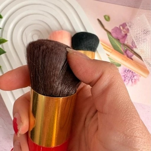 براش رژگونه پرتراکم ( آرایشی هوتران)