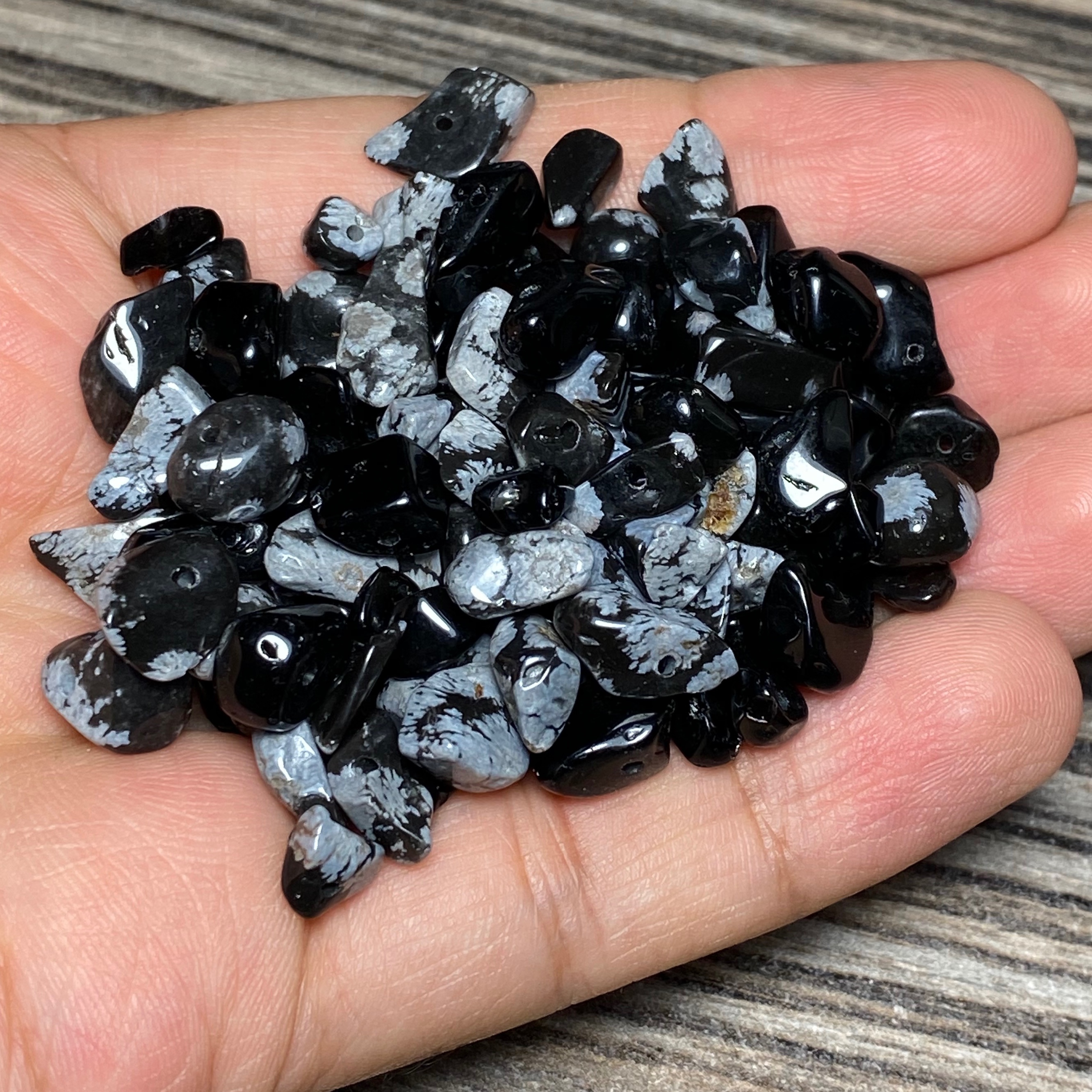 مهره سنگ چیپسی یا دفرمه آبسیدین(ابسیدین لکه برفی)