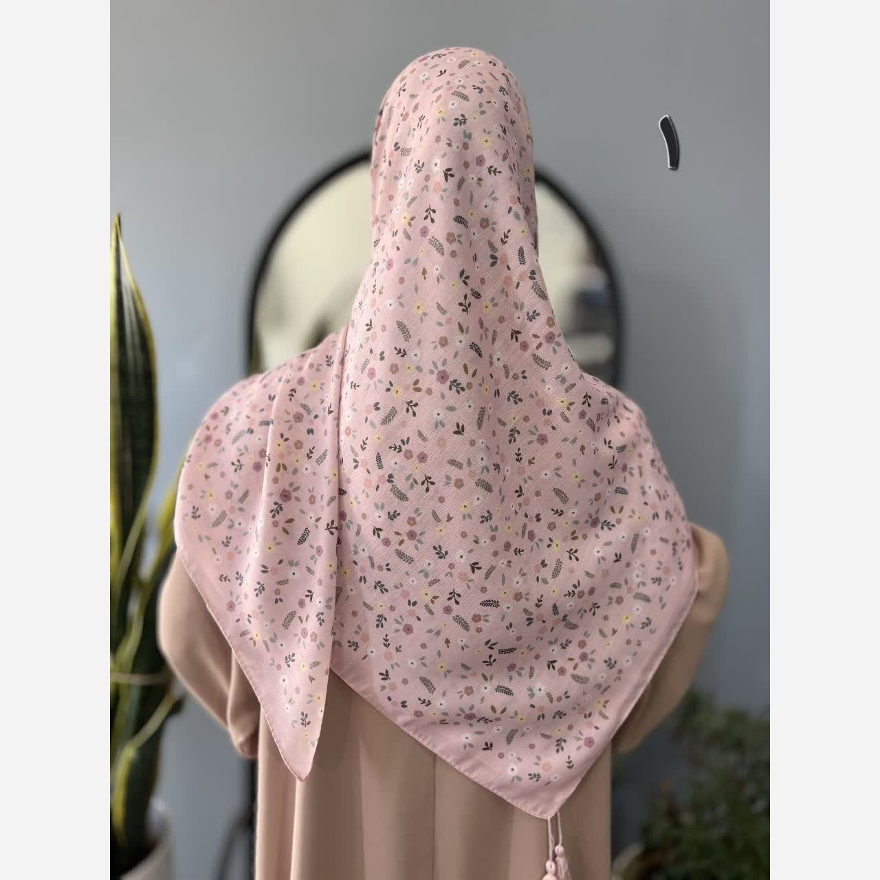 روسری زنانه قواره 140 طرح گل ریز