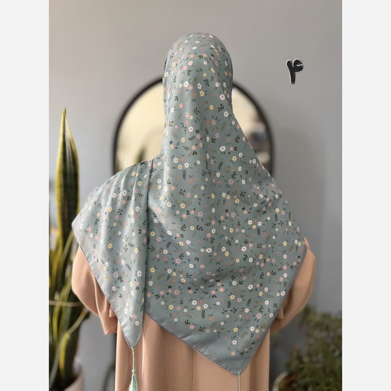 روسری زنانه قواره 140 طرح گل ریز