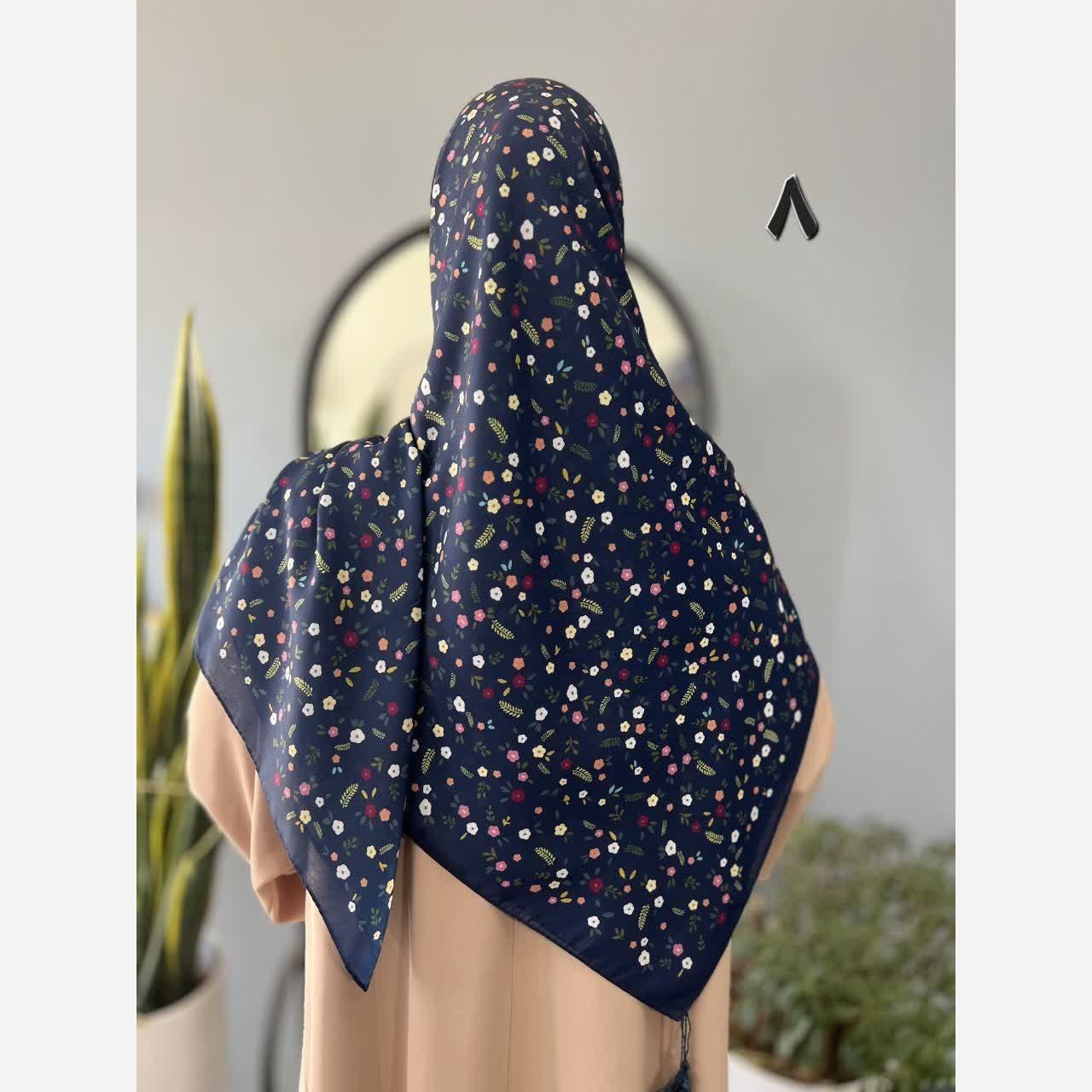 روسری زنانه قواره 140 طرح گل ریز
