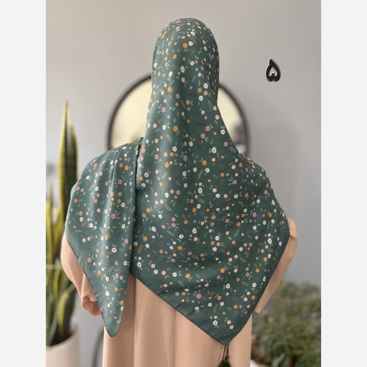 روسری زنانه قواره 140 طرح گل ریز