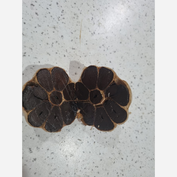 سیر سیاه پاستیلی وشیرین محصول روستا سولان