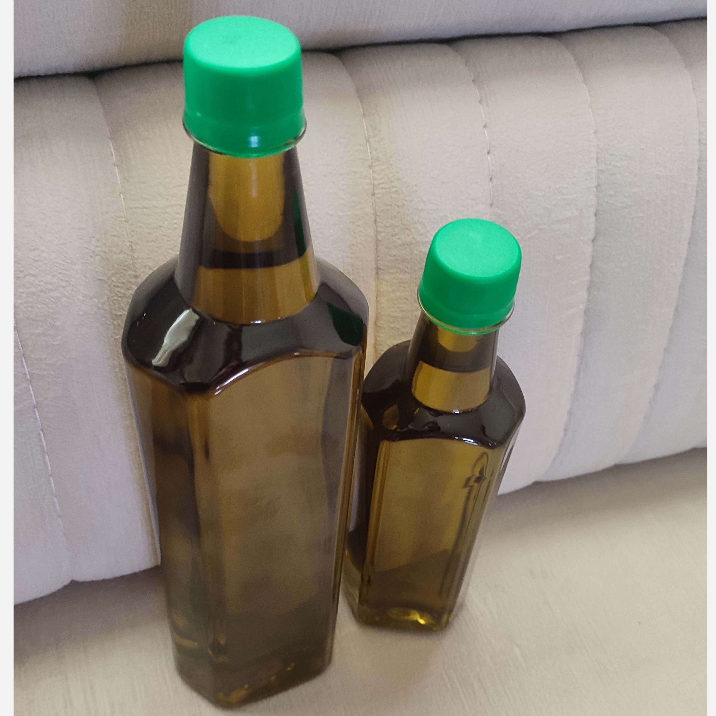 یکونیم لیتر روغن زیتون پرس سرد(فرافرابکر) اول فصل مستقیم از باغدار زیتون شهرستان طارم علیا