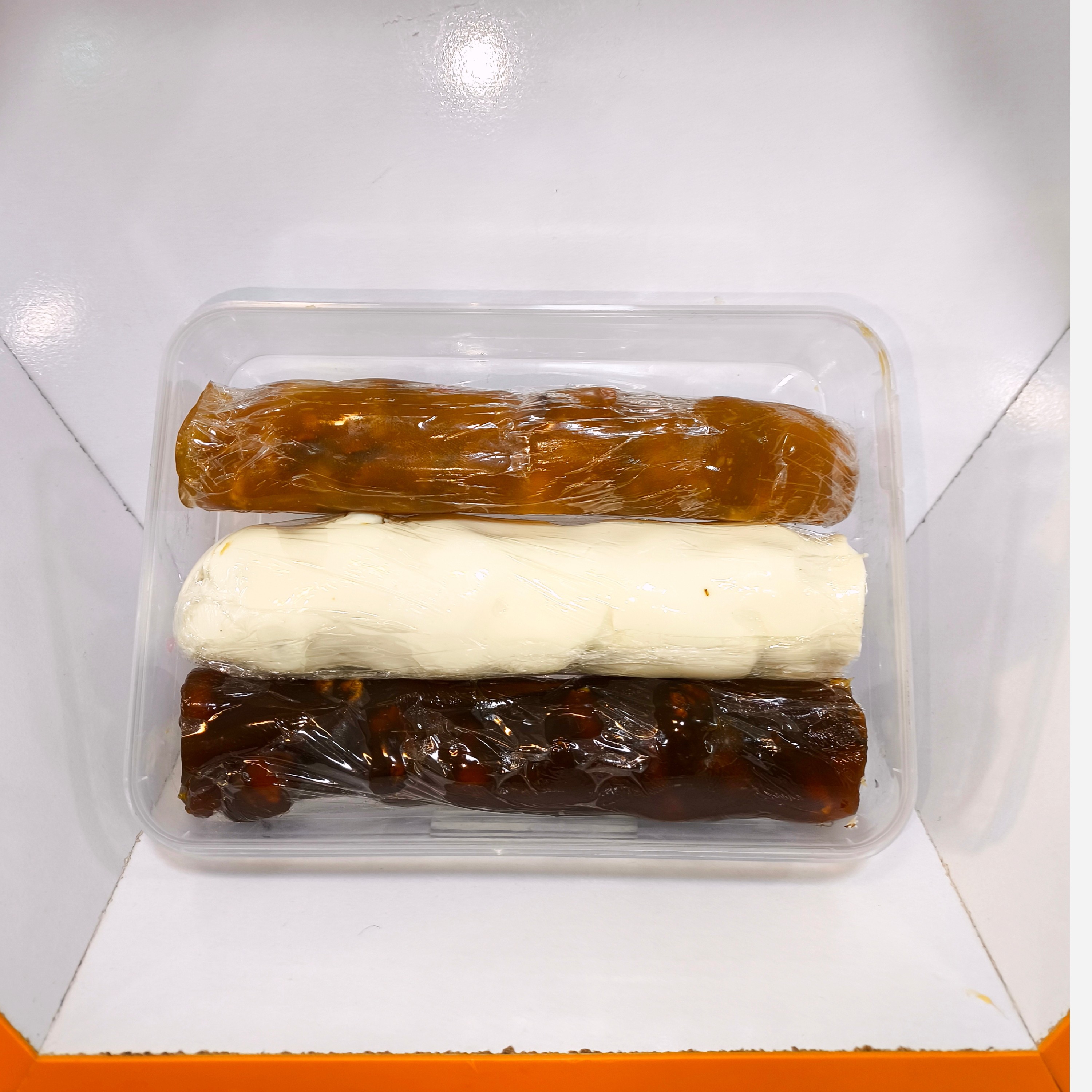 سوجوق تمام گردویی باسه طعم زردالو،وانیل،انگور(600گرم)