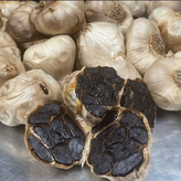سیرسیاه پاستیلی (3 کیلویی) شیرین تخمیر شده از سیر سفید درجه یک همدان