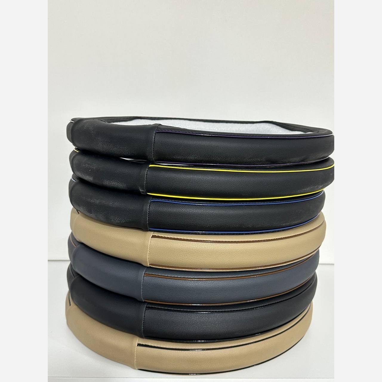 دور فرمان خودرو (کد253)/روکش دور فرمان حلقه ای چرم/دور فرمان مناسب انواع خودرو(پراید، پژو، سمند، تیبا، دنا، 206، ال90)