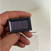 ولت متر دیجیتال خودرو (نمایشگر ولتاژ روی LCD)(کد35)/نمایشگر ولتاژ دینام و باطری/نمایشگر/ولت متر/ولتاژ