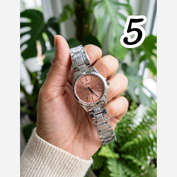 ساعت مچی زنانه کاسیو رنگ ثابث ضداب روزشمار فعال کیفیت عالی.CASIO